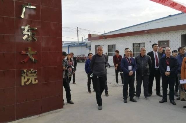 广东大院挂上金光闪闪的大字,开启了粤陕两地深入合作的新篇章 广东大院挂上金光闪闪的大字,开启了粤陕两地深入合作的新篇章