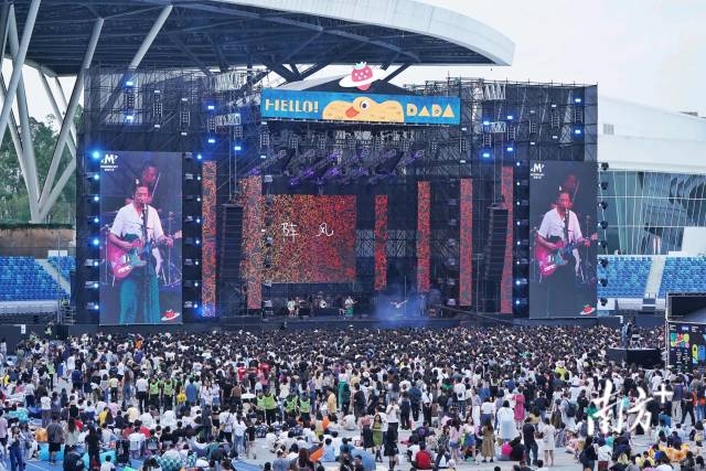 露天音乐节成为不少年轻人追捧的演出形态。