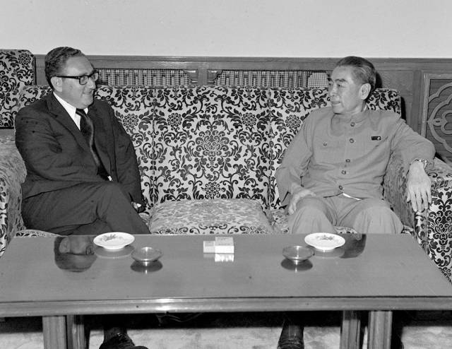  1971年7月，周恩来总理会见秘密来华访问的美国总统国家安全事务助理基辛格。 新华社发（资料照片）