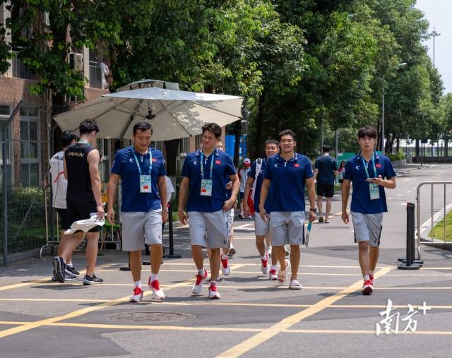 南方+ 冯颖妍 拍摄