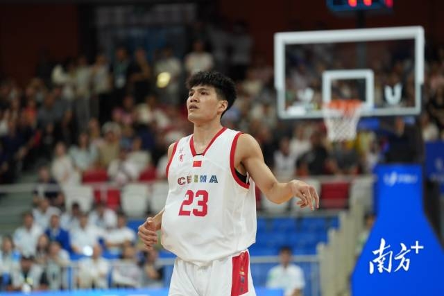 南方+ 冯颖妍 拍摄