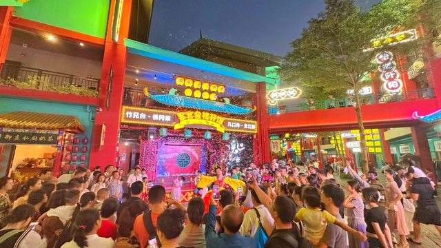 假期期间，位于清远的熹乐谷景区人气旺