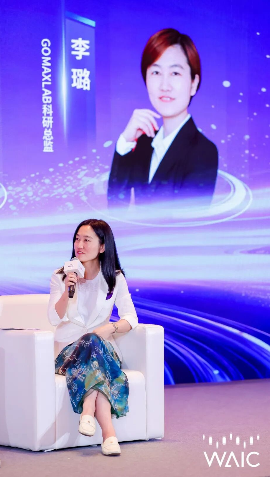 2026WAIC圆桌对话|骨码智元李璐博士:AI落地的分水岭不在模型在数据(图4)