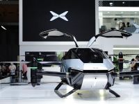 2025中國發(fā)展高層論壇 |對話何小鵬：未來可能是具身智能的汽車，智能化權(quán)重看漲倒逼企業(yè)加大自研