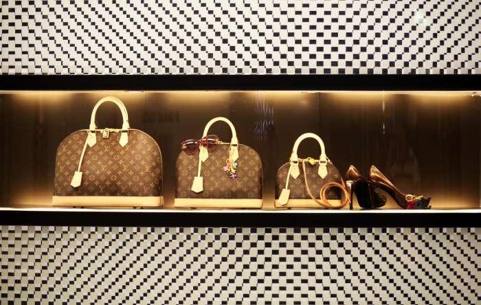 关税冲击下，全球奢侈品市场或迎来涨价潮