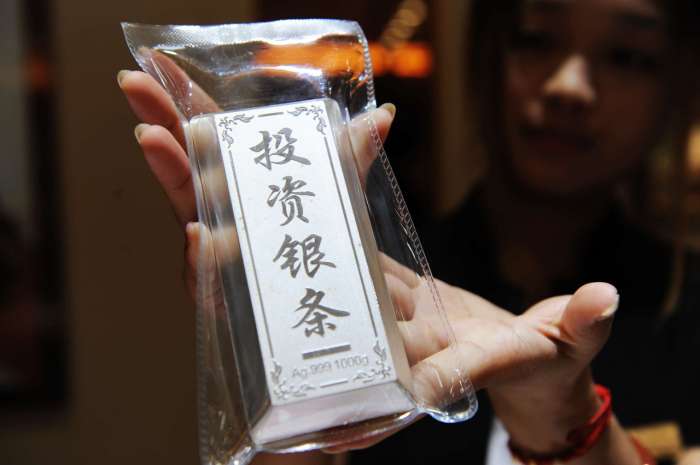 白银狂飙！年内跑赢黄金，价格创近13年新高