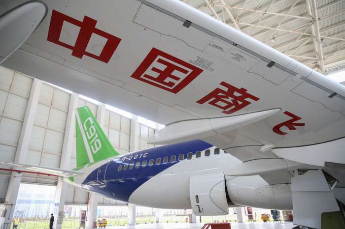 國(guó)航、南航同時(shí)接收首架C919飛機(jī) 國(guó)產(chǎn)大飛機(jī)規(guī)?；慨a(chǎn)和交付待考