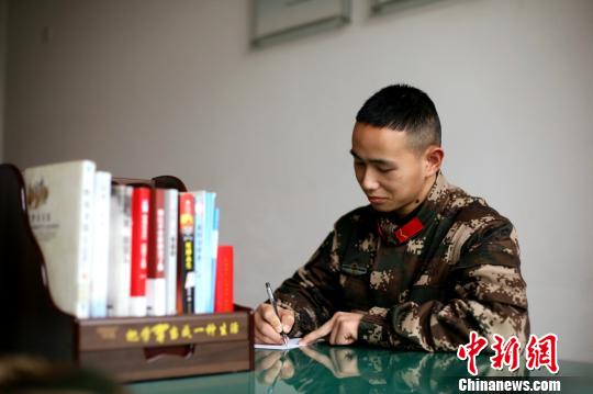 给爸爸妈妈的一封信 徐赟 摄 点击进入下一页