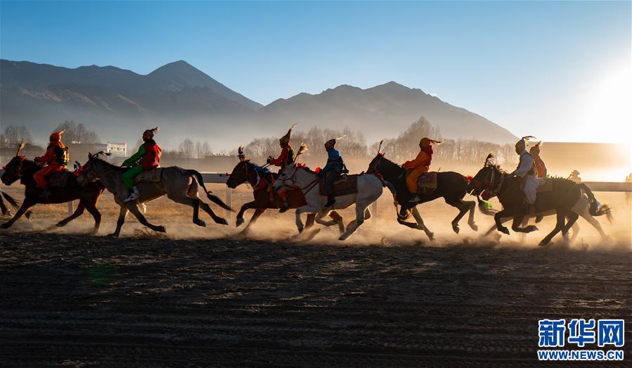 西藏：策马奔腾共庆汉藏新年