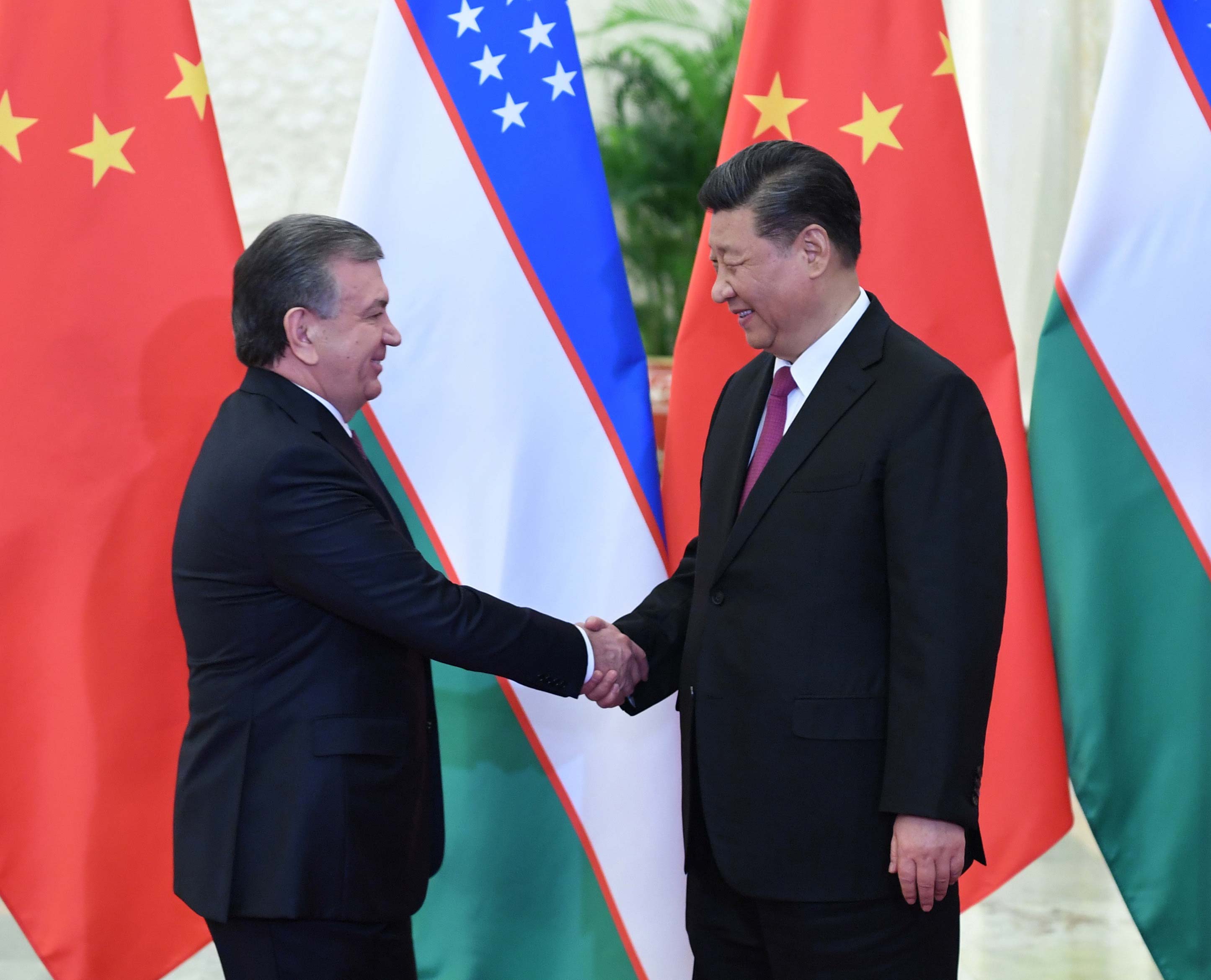 4月25日，国家主席习近平在北京人民大会堂会见乌兹别克斯坦总统米尔济约耶夫。